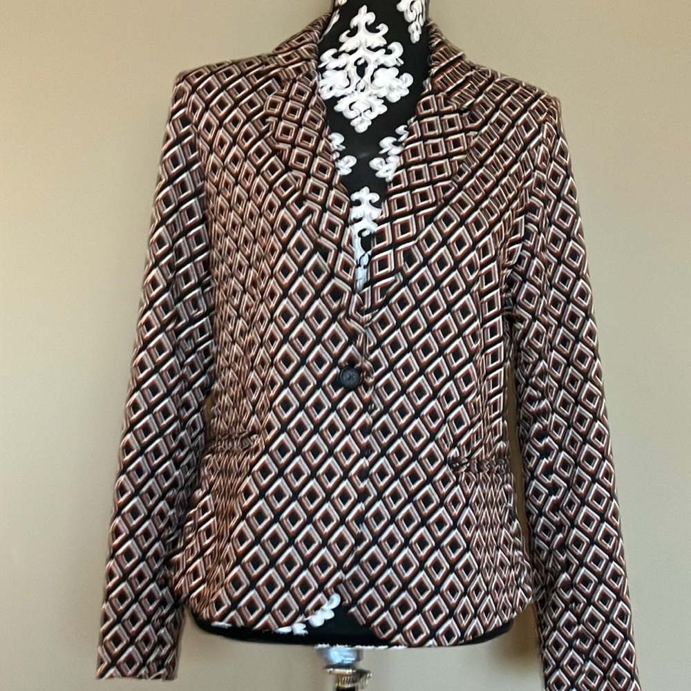 Comfy casual diamond pattern brown black and white one button blazer